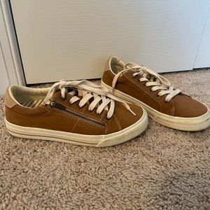 Taos Z-Soul Sneaker- Size 7